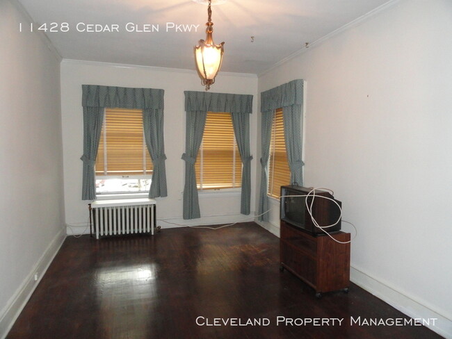 Building Photo - Upscale Cedar Glen Cleveland Condo