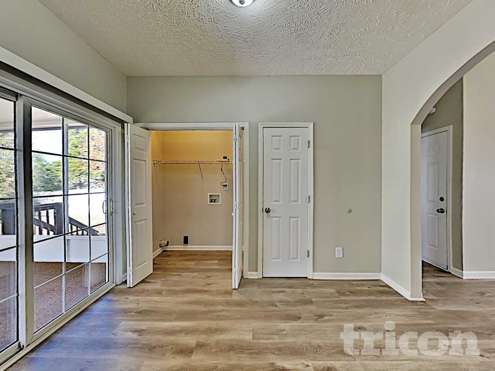 Building Photo - 407 Barking Dr