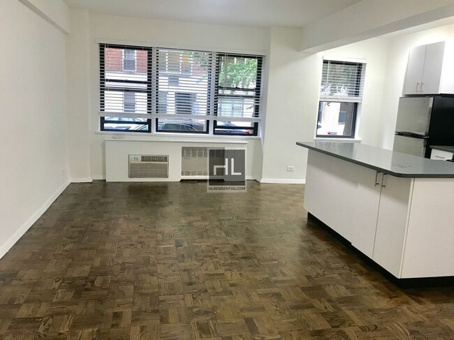 Building Photo - 20 Beekman Pl