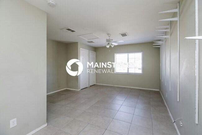 Building Photo - 4 Bedroom Pet-Friendly Home in Phoenix, AZ with Main Street Renewal