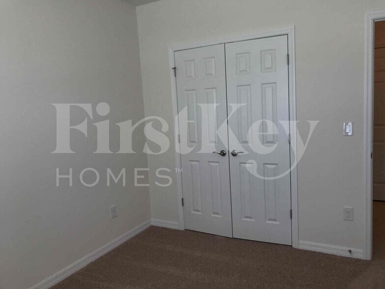 Building Photo - 1609 SW 25th Ln