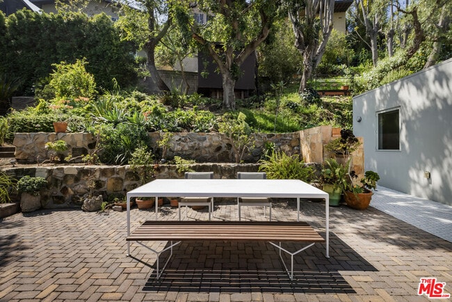 Building Photo - 631 Cross Ave