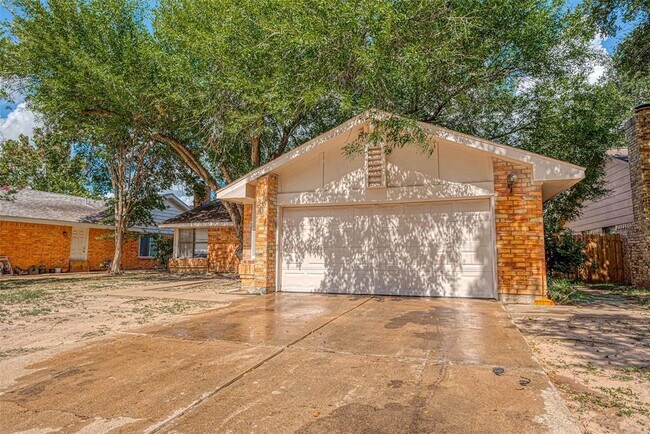 Primary Photo - 2226 Gray Hawk Ln