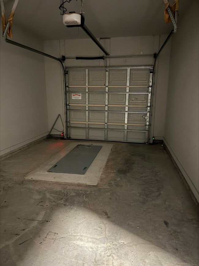 Building Photo - 1/2 off first month! 3 bedroom, 2.5 bathroom, 1 car garage