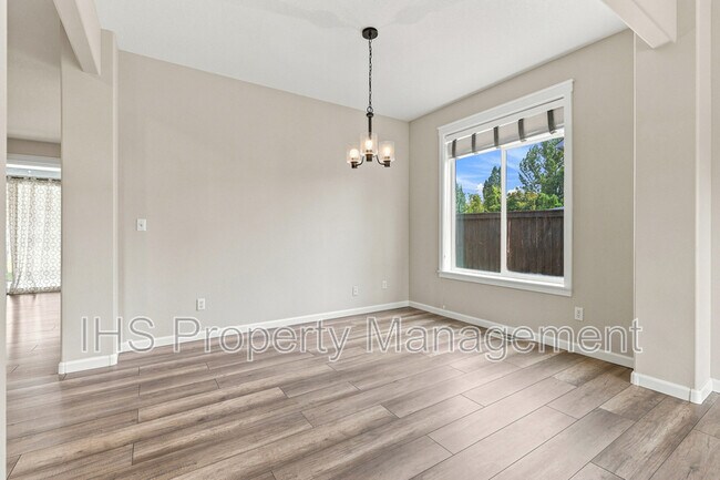 Building Photo - 9711 Nottingham Dr