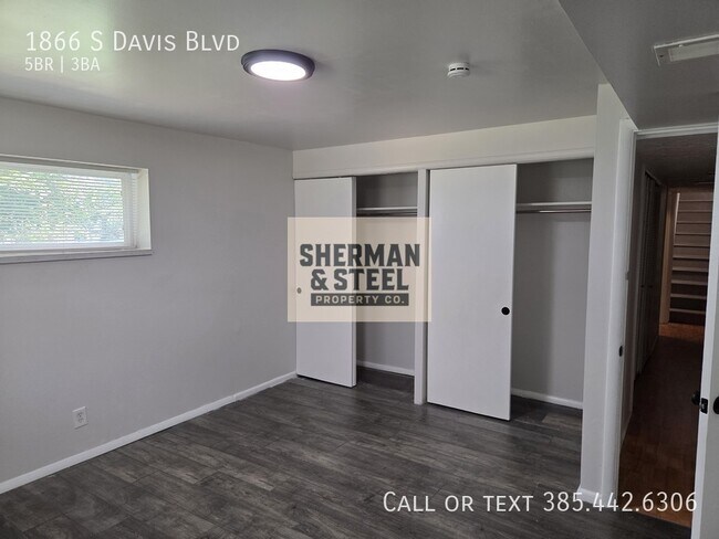 Building Photo - 1866 S Davis Blvd