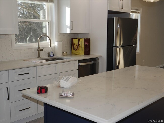 Building Photo - 18 Deer Crossing Dr