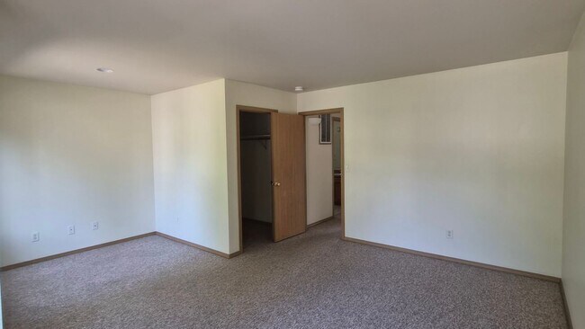 Building Photo - 3 Bed 1.5 Bath Duplex Unit - Barkley Village, Bellingham WA