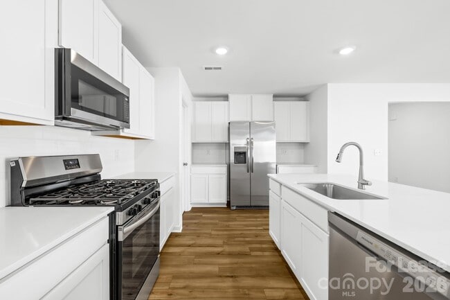 Building Photo - 544 Sand Dunes Dr