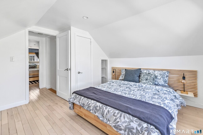 Building Photo - 855 Riverside Dr