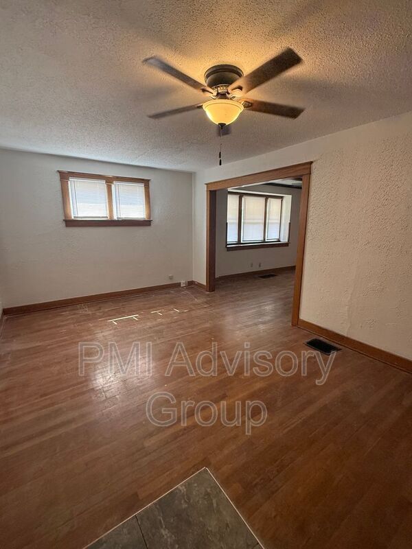 Building Photo - 1245 SW Boswell Ave