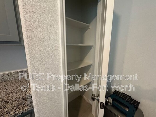 Building Photo - 2929 Dora Dr