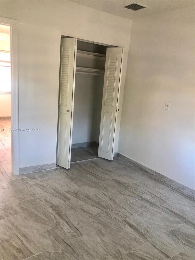 Building Photo - 2519 Pierce St