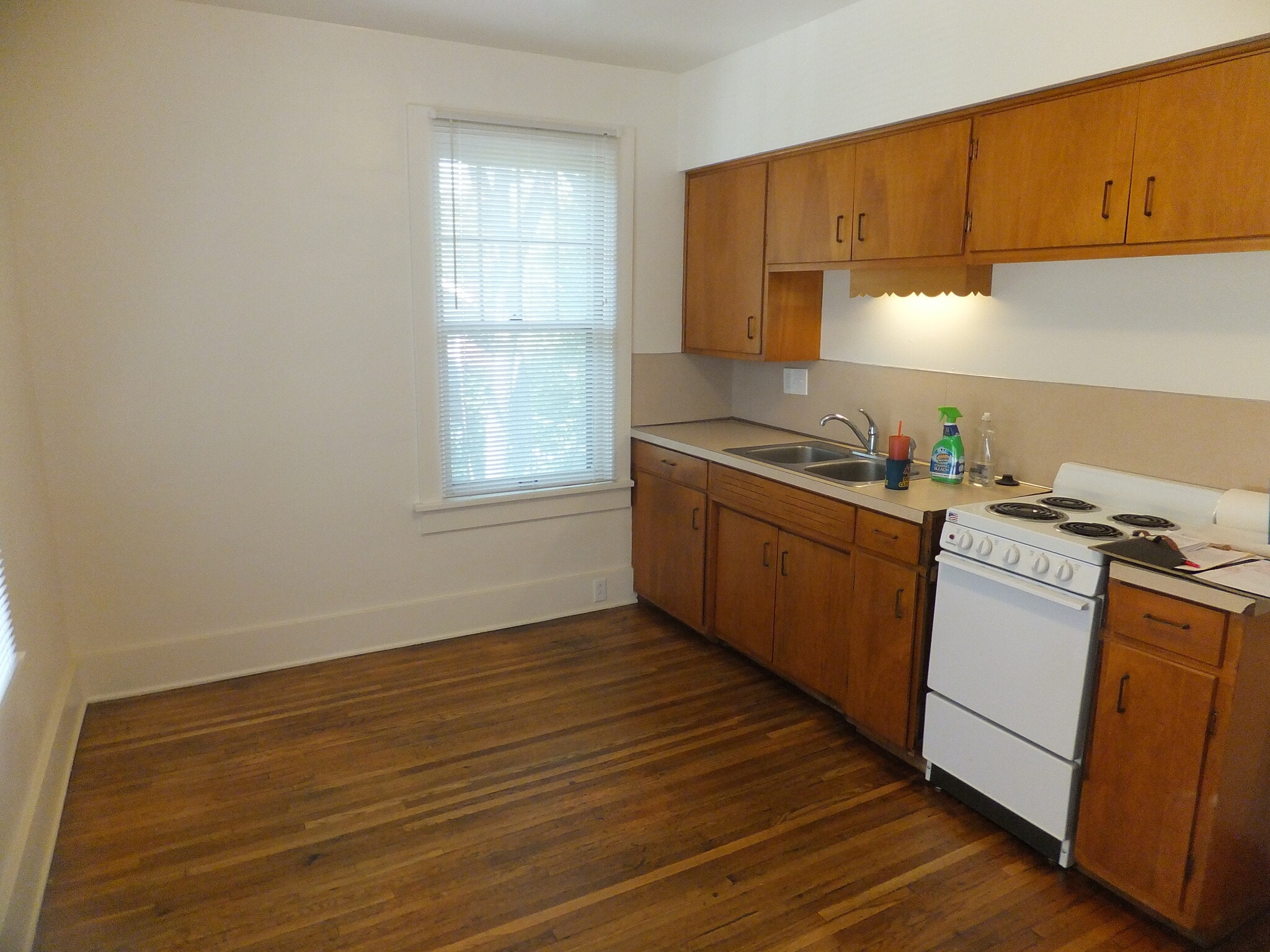 Building Photo - 1401 University Ave