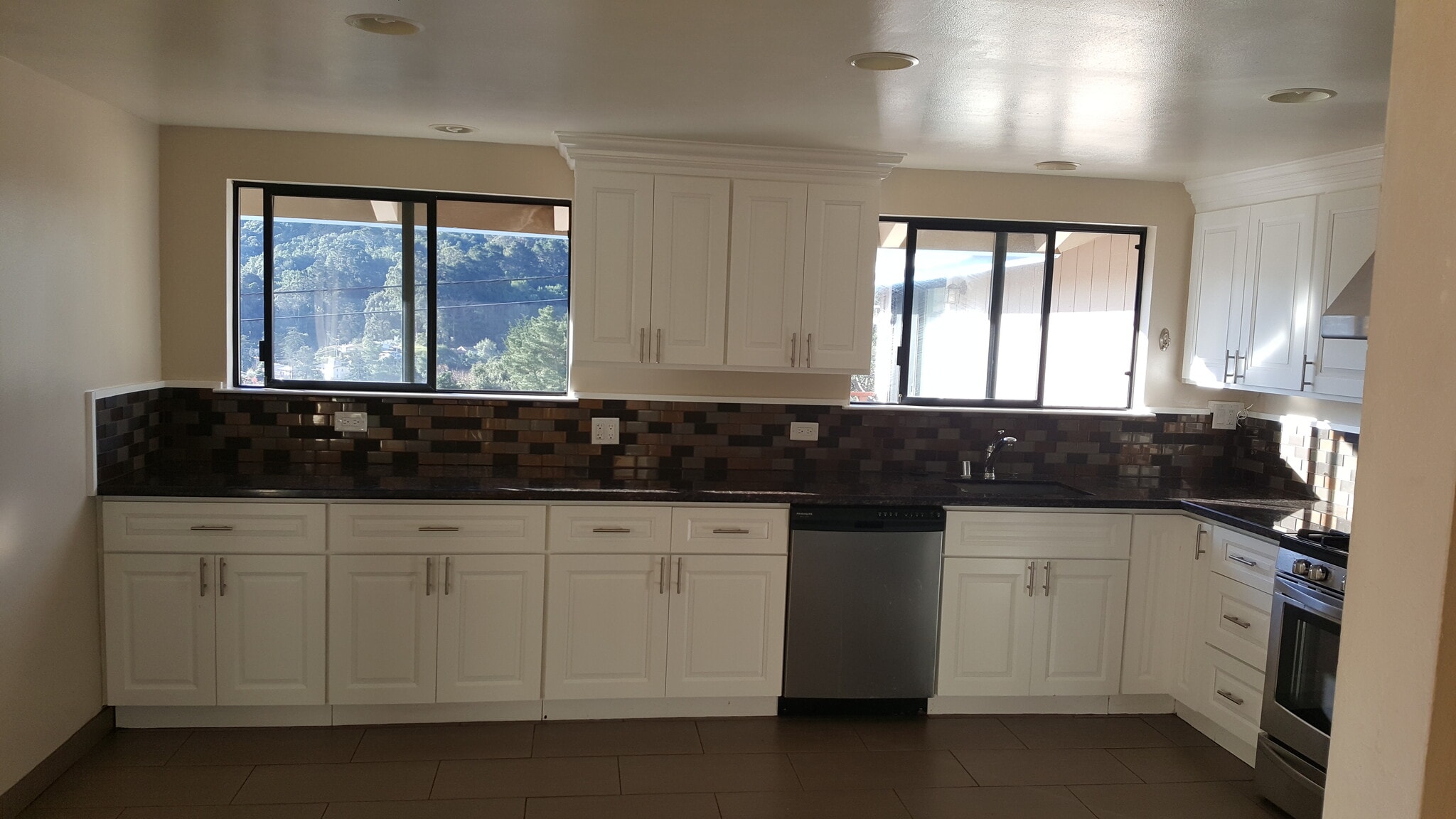 Kitchen - 77 Buckelew St