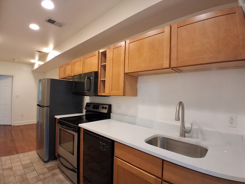 Building Photo - 1309 Bryant St NE