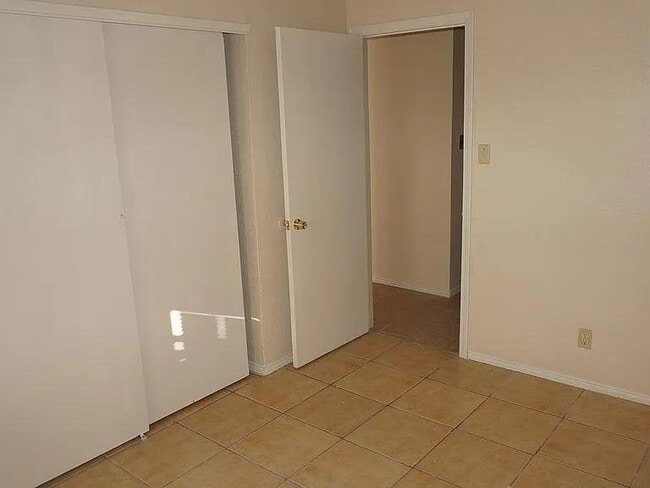 Building Photo - 6060 Bridalveil Dr