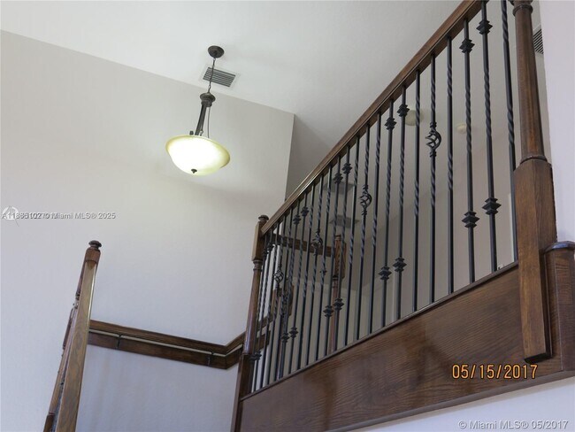 Building Photo - 15622 SW 31st Ln