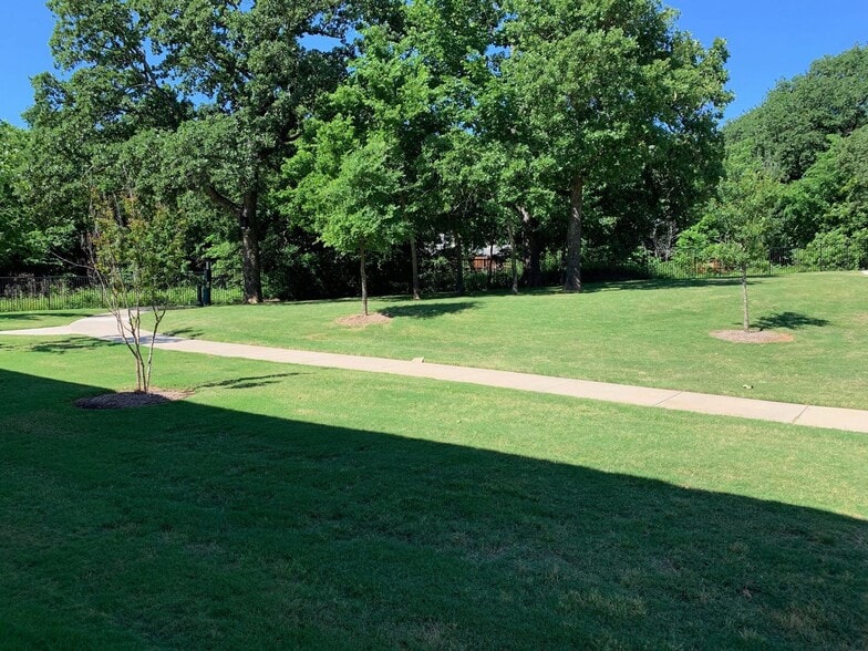 Building Photo - 2420 Holland Grove