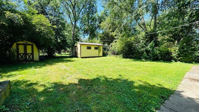 Building Photo - CUTE & COZY HOME ONLY MINUTES TO DOWNTOWN ...