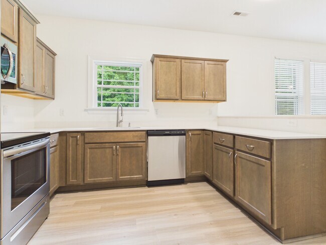 Building Photo - 602 Princess Anne Cir