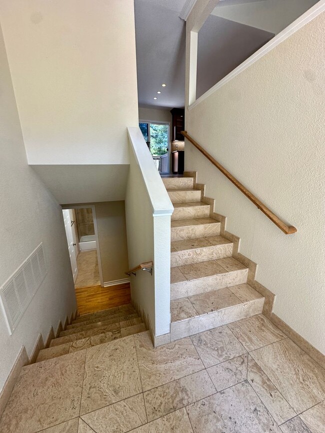 Building Photo - Beautiful San Rafael Home