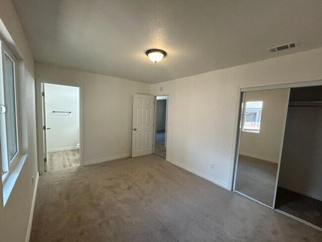 Building Photo - 448 Victoria Ln