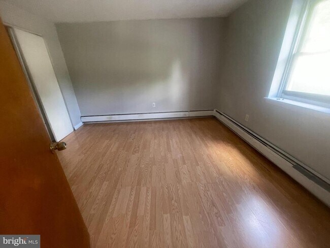 Building Photo - 1941 Creek Rd