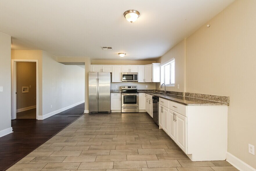 Building Photo - 9642 W Kingman St