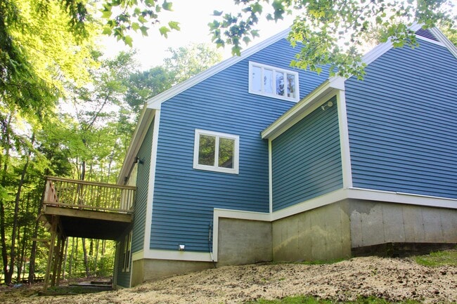 Building Photo - 202 N Ridge Run