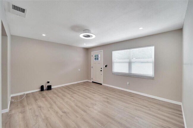 Building Photo - 1462 Cleveland St