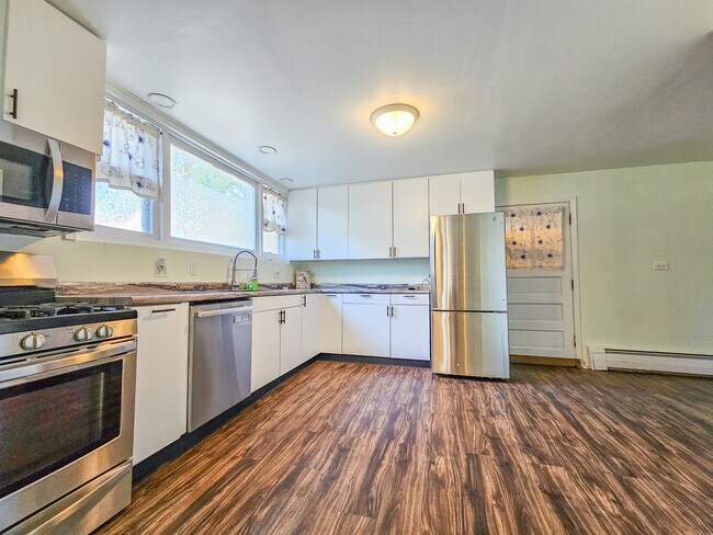 Building Photo - 3300 N Kildare Ave