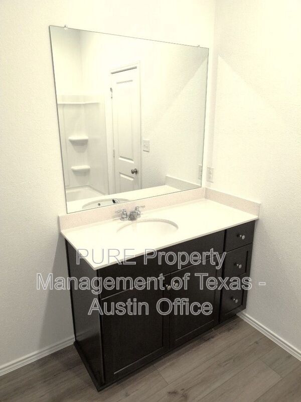 Building Photo - 12925 Michigan Shrs Trce