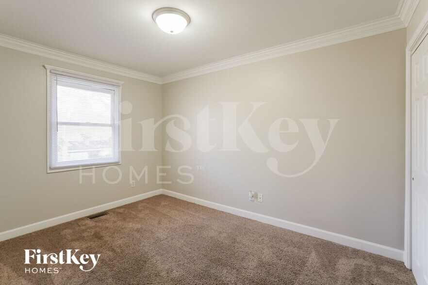 Building Photo - 3219 W Beach Dr