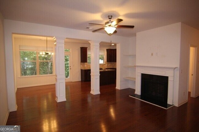 Building Photo - 5850 Vinyard Ln