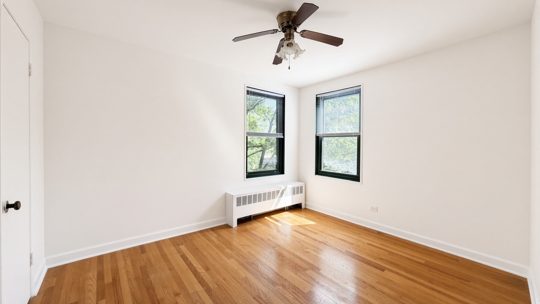Building Photo - 2839 W Rosemont Ave
