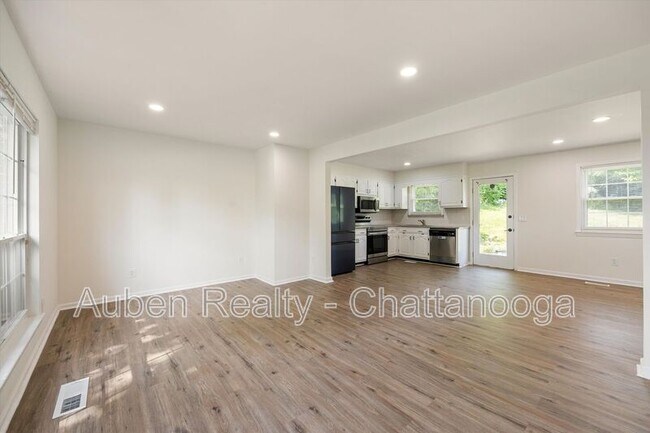 Building Photo - 4015 Shady Oak Dr