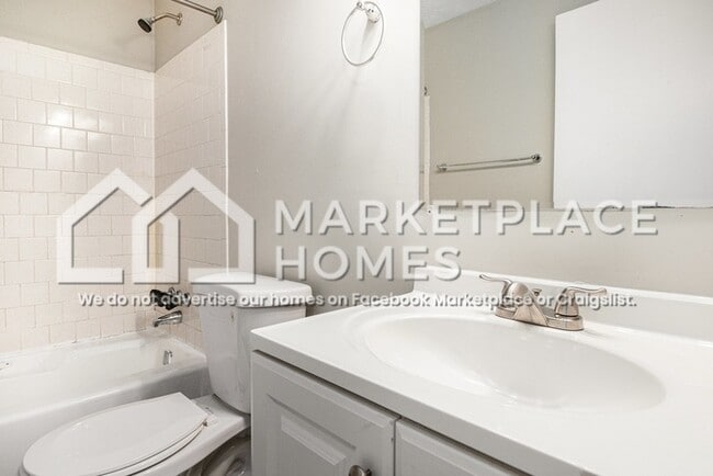 Building Photo - 1570 Meadowview Dr