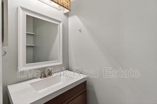 Building Photo - 304 Falling Ln