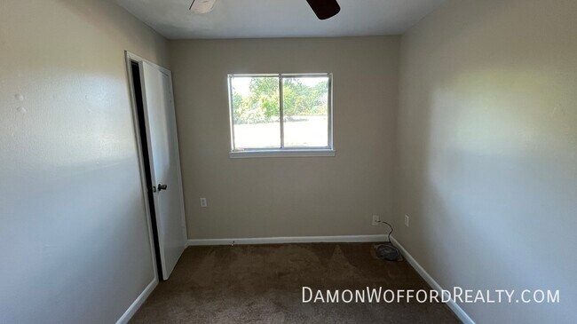 Building Photo - 242 Old Town Crossing