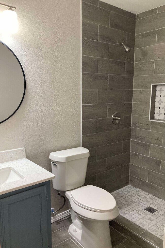 Building Photo - 405 Poblano Dr