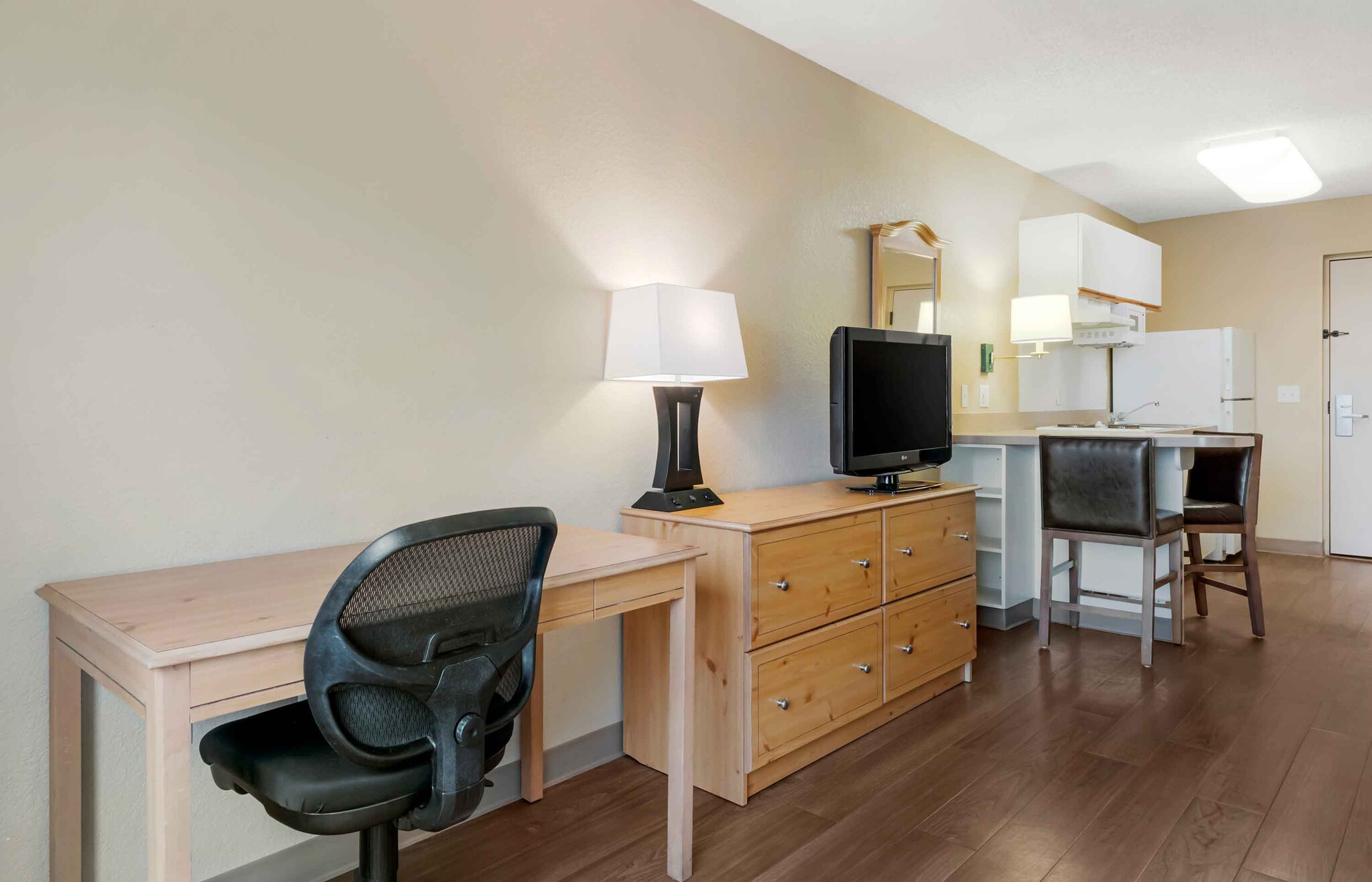 Building Photo - Furnished Studio-Orlando - Southpark - Equ...