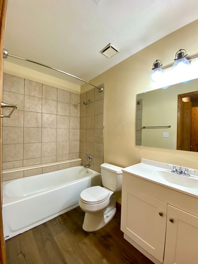 Building Photo - Unbeatable Price for 2 bed in 80916!  Secu...