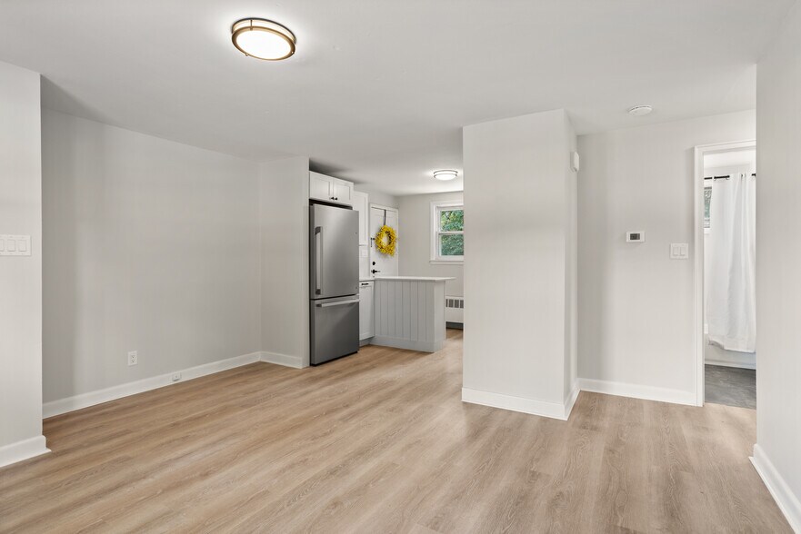 Building Photo - 15 Genetti St