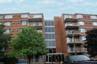 Building Photo - 2211 S Stewart Ave