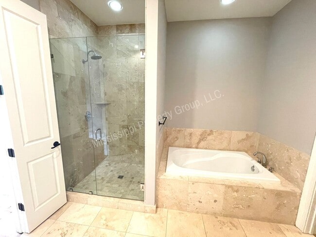 Building Photo - 3BR/3BA For Rent
