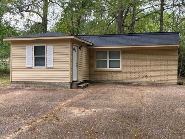 Primary Photo - 1 Bedroom 1 Bath in Leesville