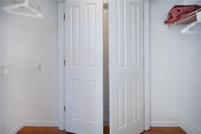 Building Photo - 262 Wood Hill Rd