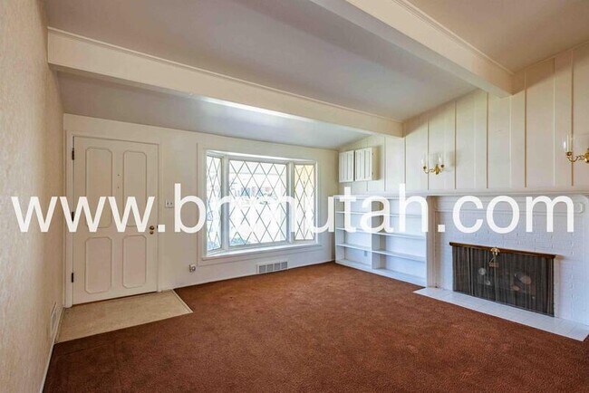 Building Photo - 2630 Lincoln Ln