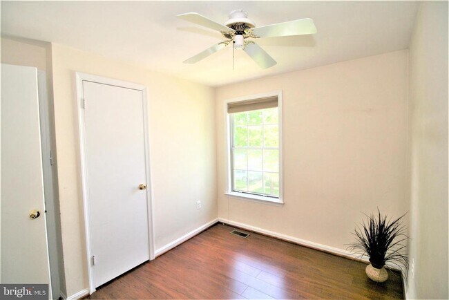 Building Photo - 10602 Tuppence Ct